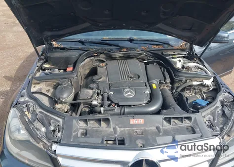 2013 Mercedes-Benz C 250 Sport z USA, uszkodzony, nr VIN WDDGF4HB1DG083385